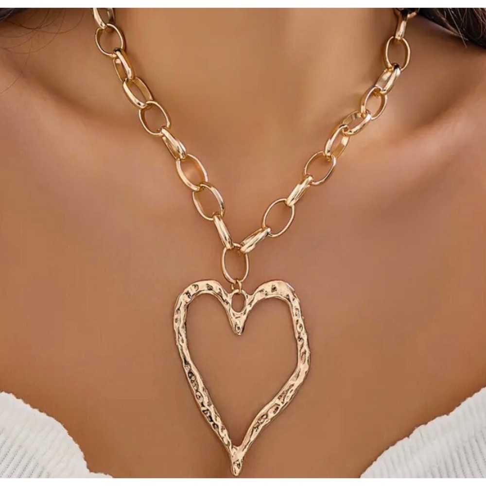 ❤️ Heart pendant necklace with paper clip style chain ❤️